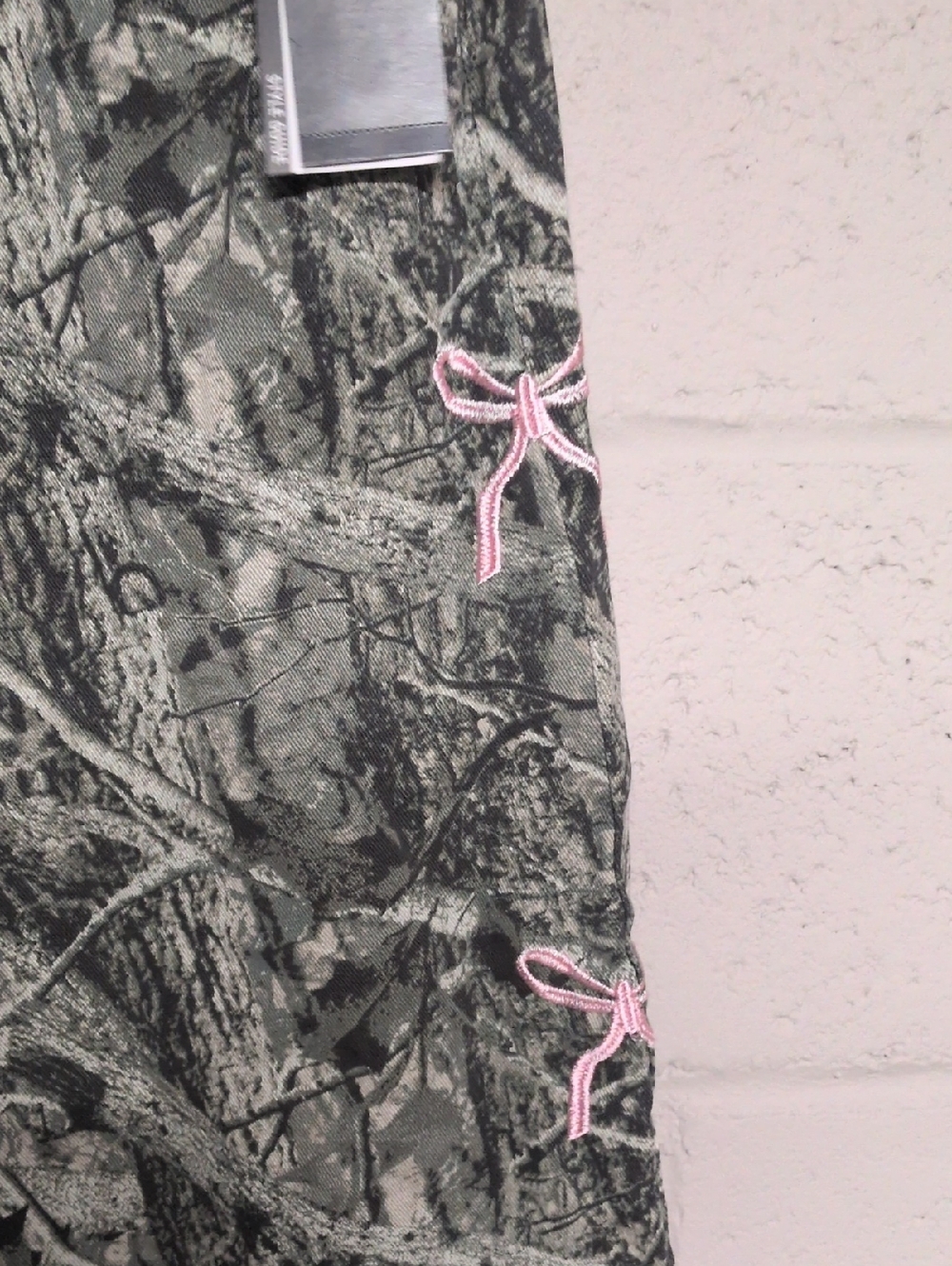 Madden NYC Women’s Ultra 90's Camo Jeans with Bow Embroidery Size 14 NWT - Picture 7 of 10